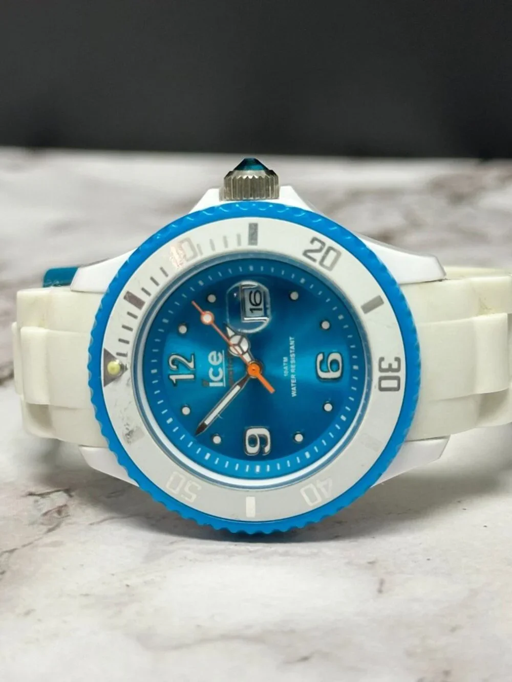 Ice Watch Men White Blue Date Window Silicone Band 36MM Round New Battery 9